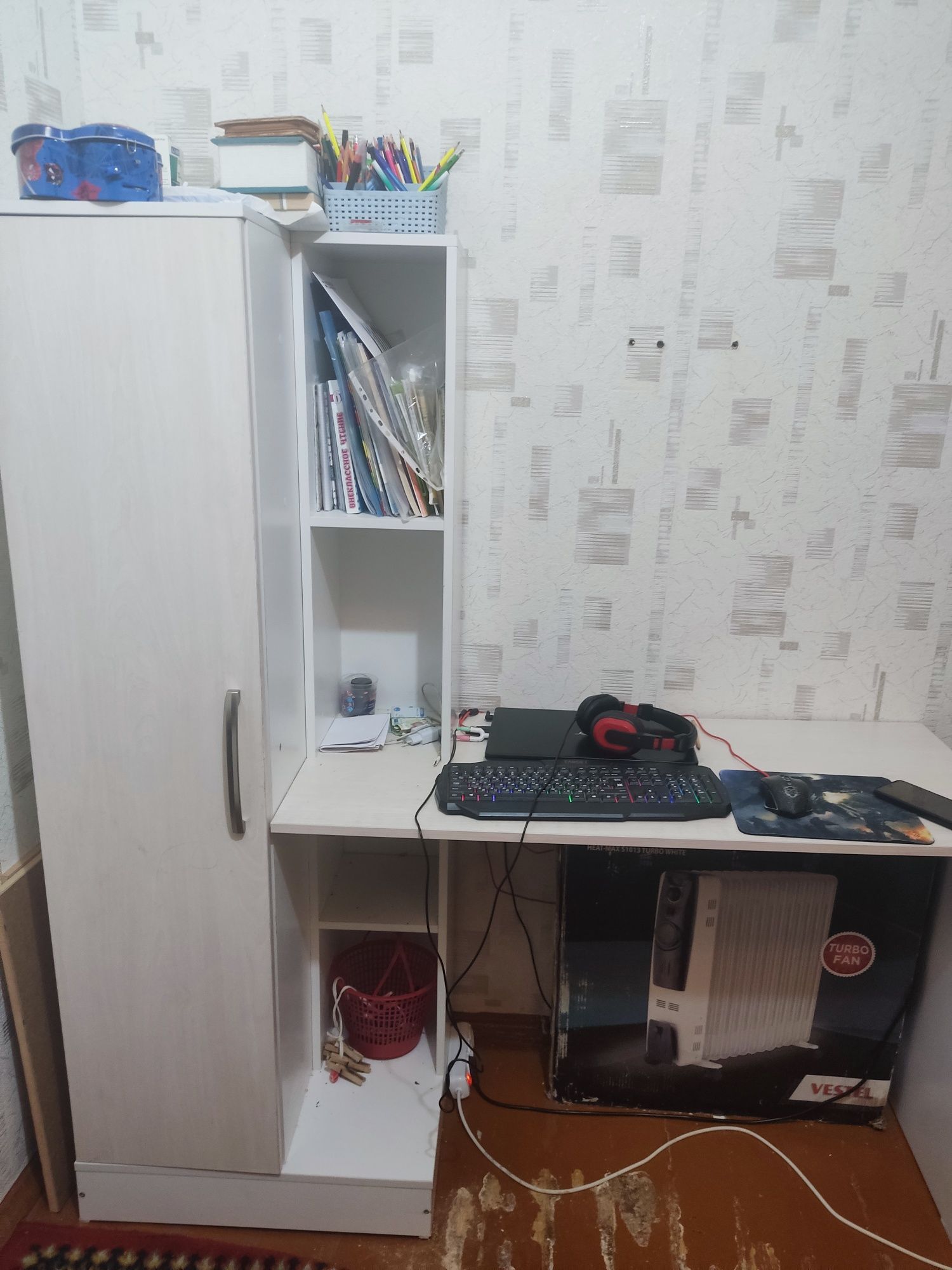Срочно продается письменный стол