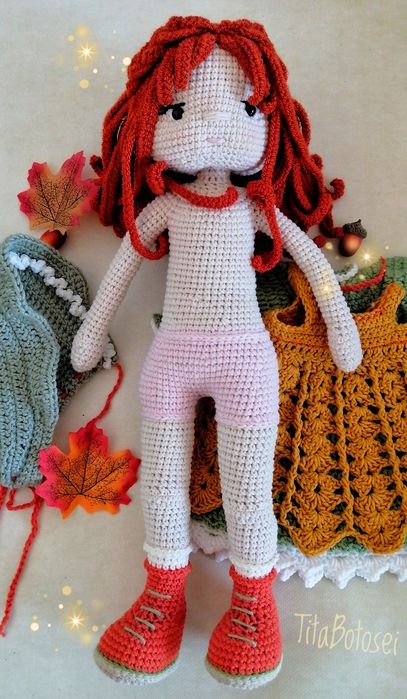 Păpușica croșetata, cu hăinuțe frumoase, handmade.