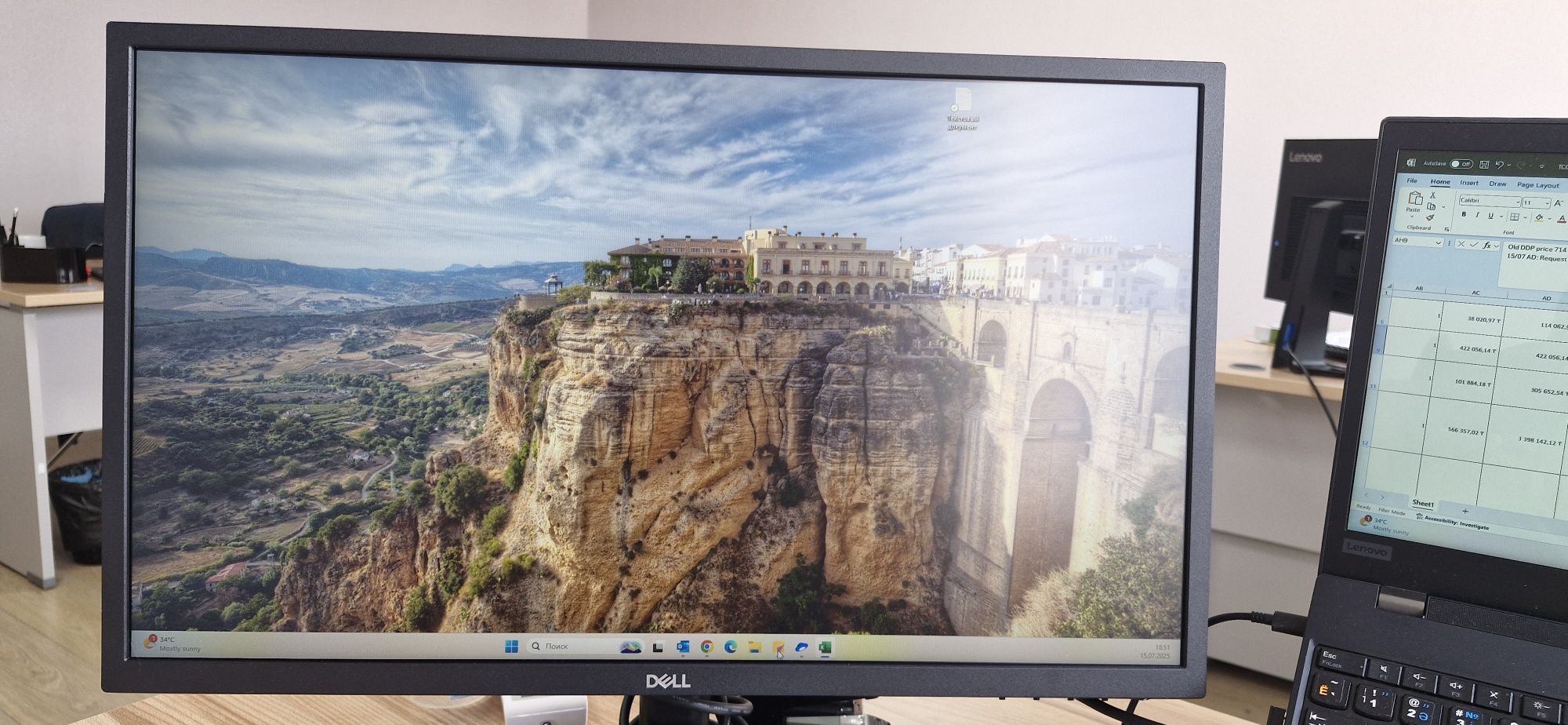 Продаются 2 Монитор Dell
