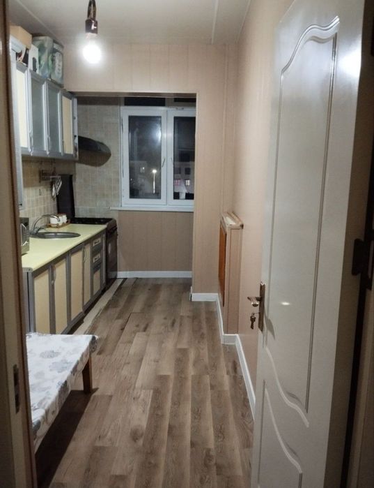 Продажа 3 хона 4 етаж 9етажл 
Қора қамиш 2/5
Бакон 1*7 кв 70