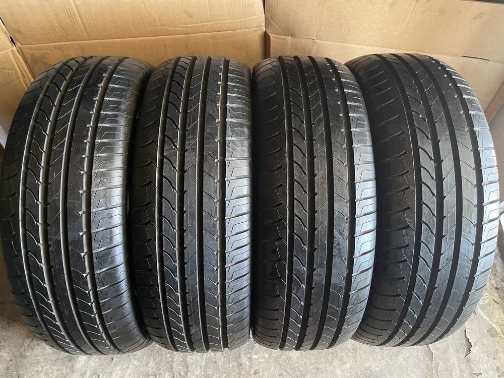 235/60/R17 Goodyear Efficient Grip NOI