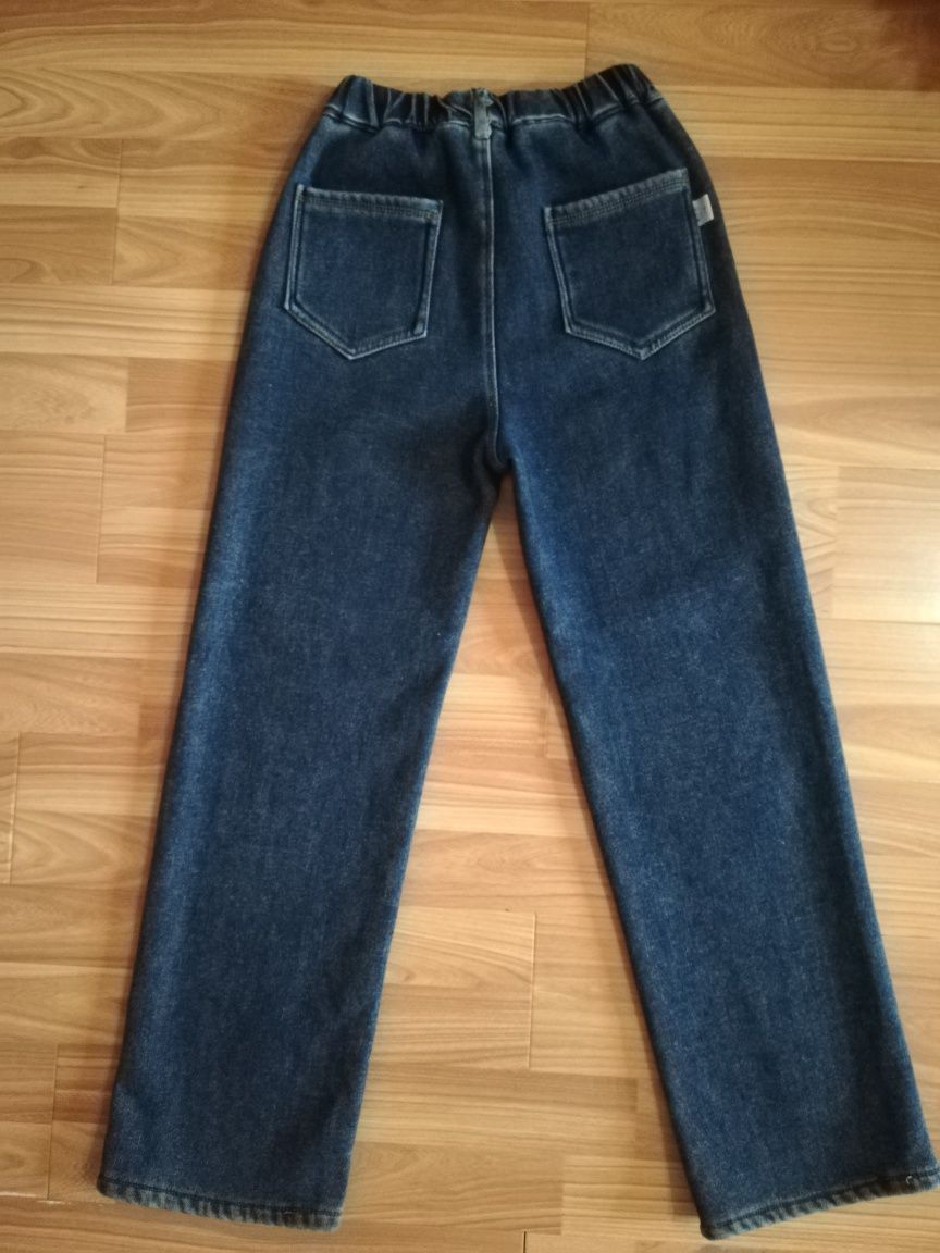 Продам джинсы утеплённые 3000тг