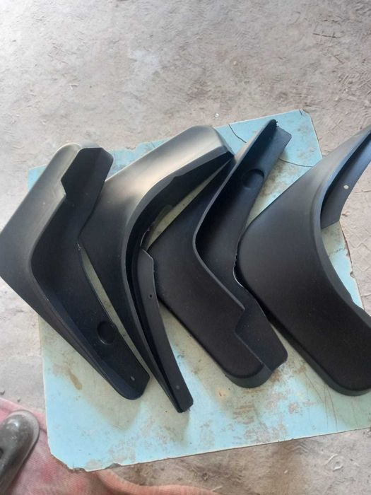 Продам брызговики новые на Шевроле Круз в количестве 4 штук
