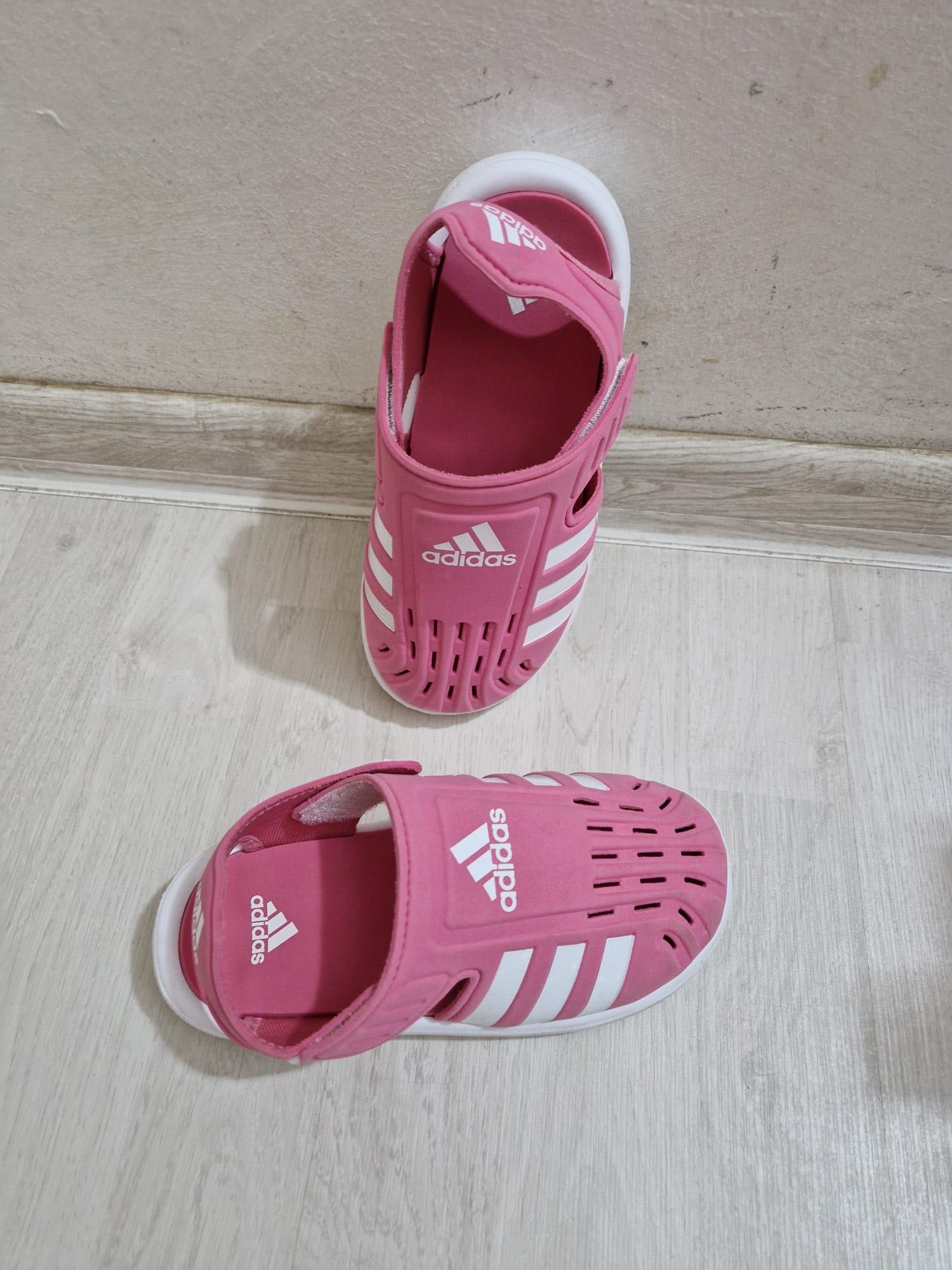 Vând sandale fetiță Adidas