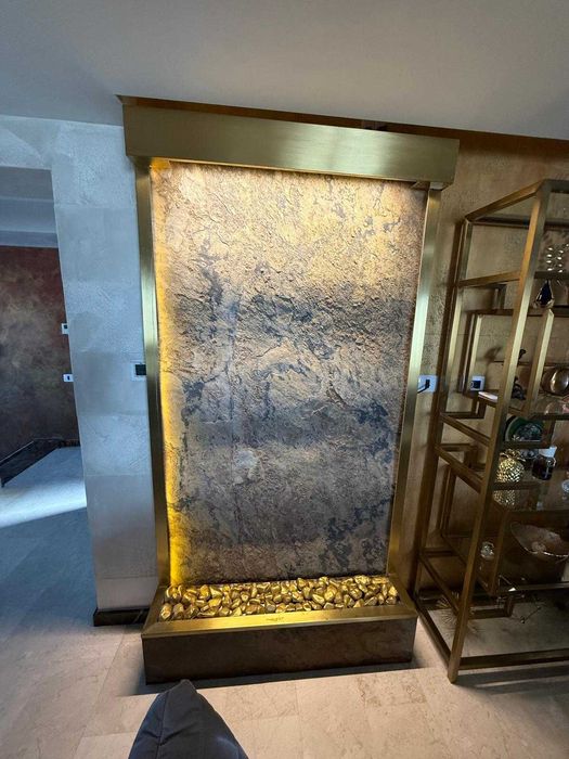 Fantana decorativa de perete interior