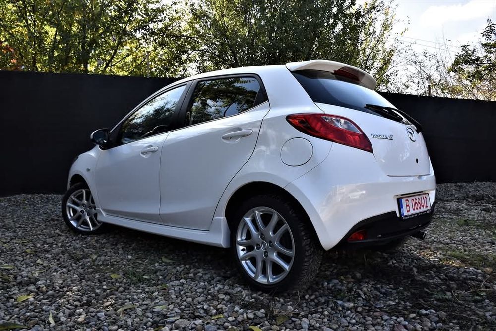 Vând Mazda 2-Sport Line/1,5 l - 102 CP/Euro 5/benzina