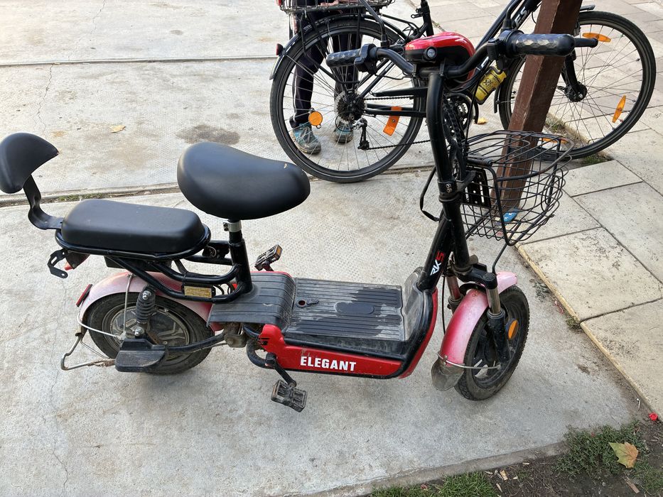 Electronic motociclete scuter