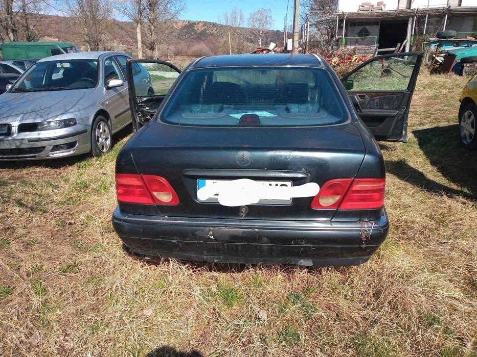 Mercedes E 200 на части