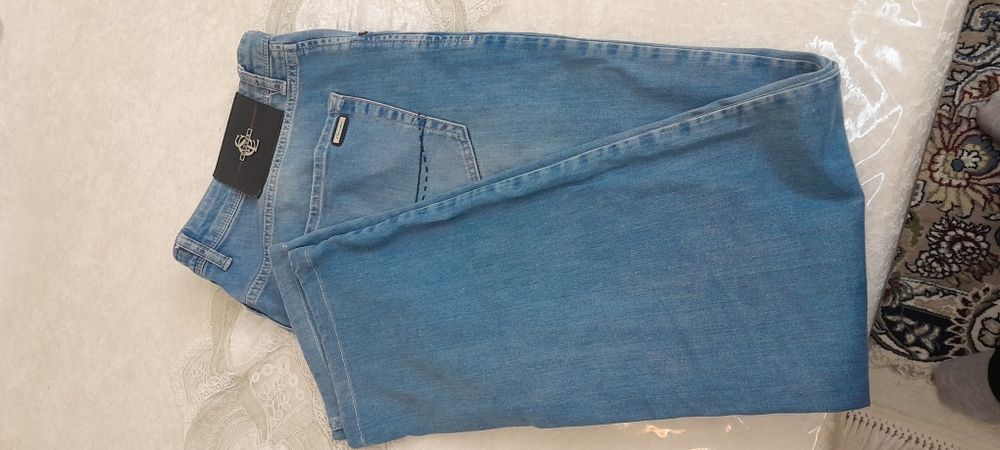 Мужеские джинсы в отличном состояние