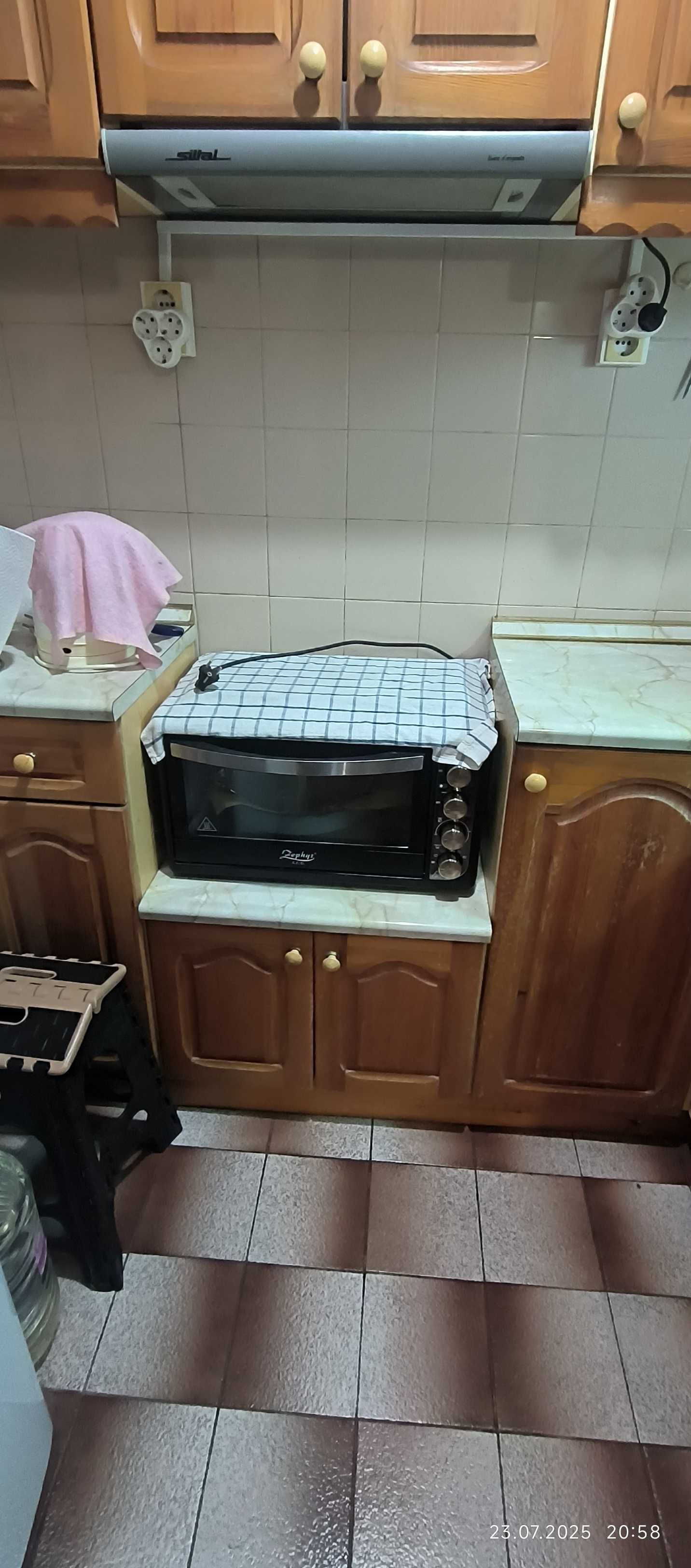 Продавам цяло кухненско с обзавеждане
