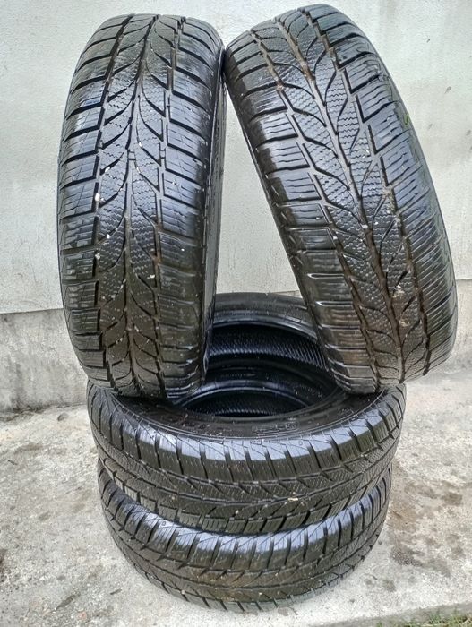 Vând cauciucuri pe 15 și pe 18