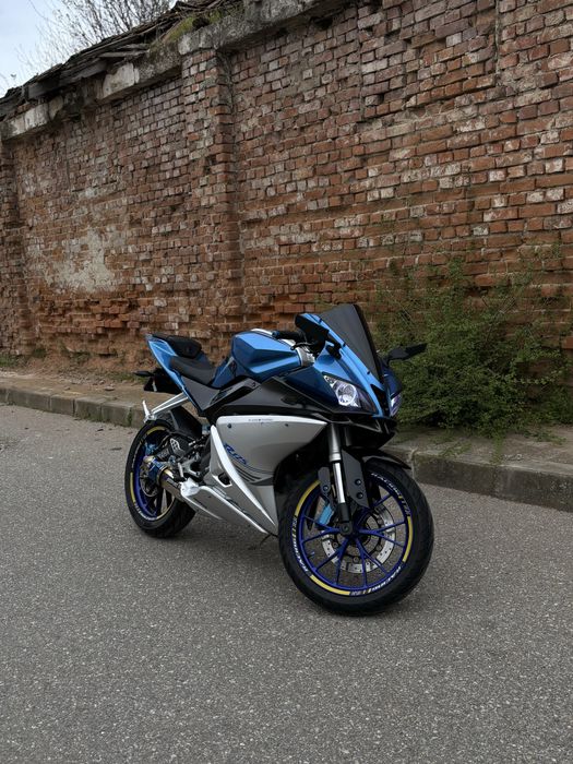 yamaha yzf r125 .