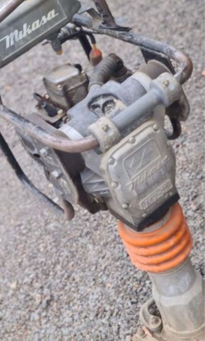 Inchiriez utilaje construcții -Buldoexcavator/Autobasculanta/Agregate