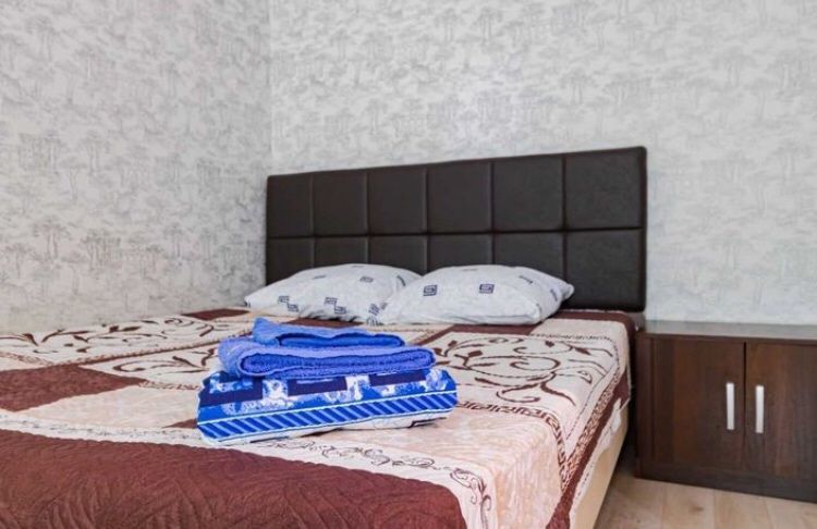 Квартира ПОСУТОЧНО в центре. 5 мкр. Изумруд. Актобе Ажары 11 мкр.8 мкр