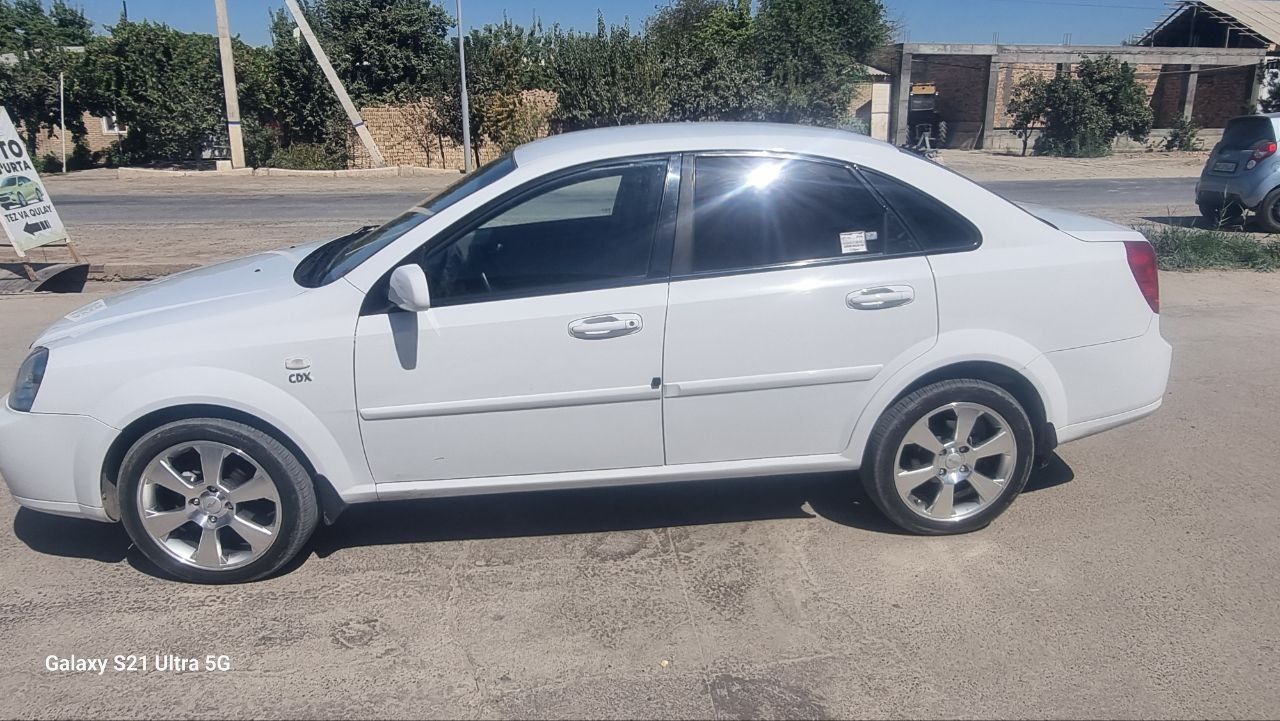 Lasetti 1.8 moshina holati ideal R17 diska rasxodi yoʼq