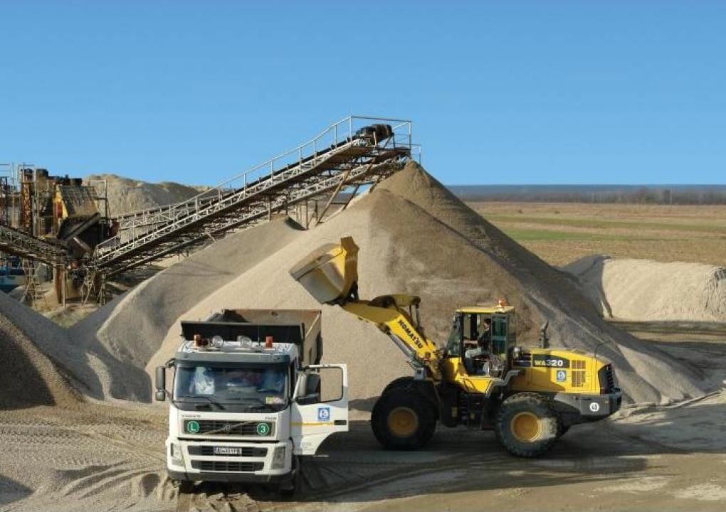 Vând cu transport materiale nisip pietris balastru balastru beton conc