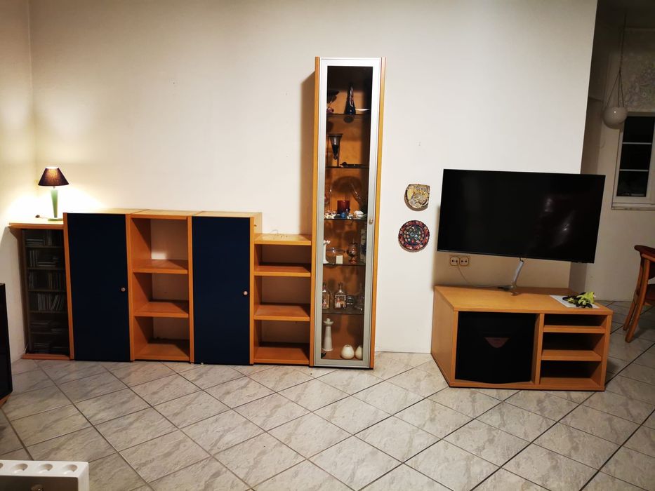 Mobila living lemn masiv + masuta si vitrină