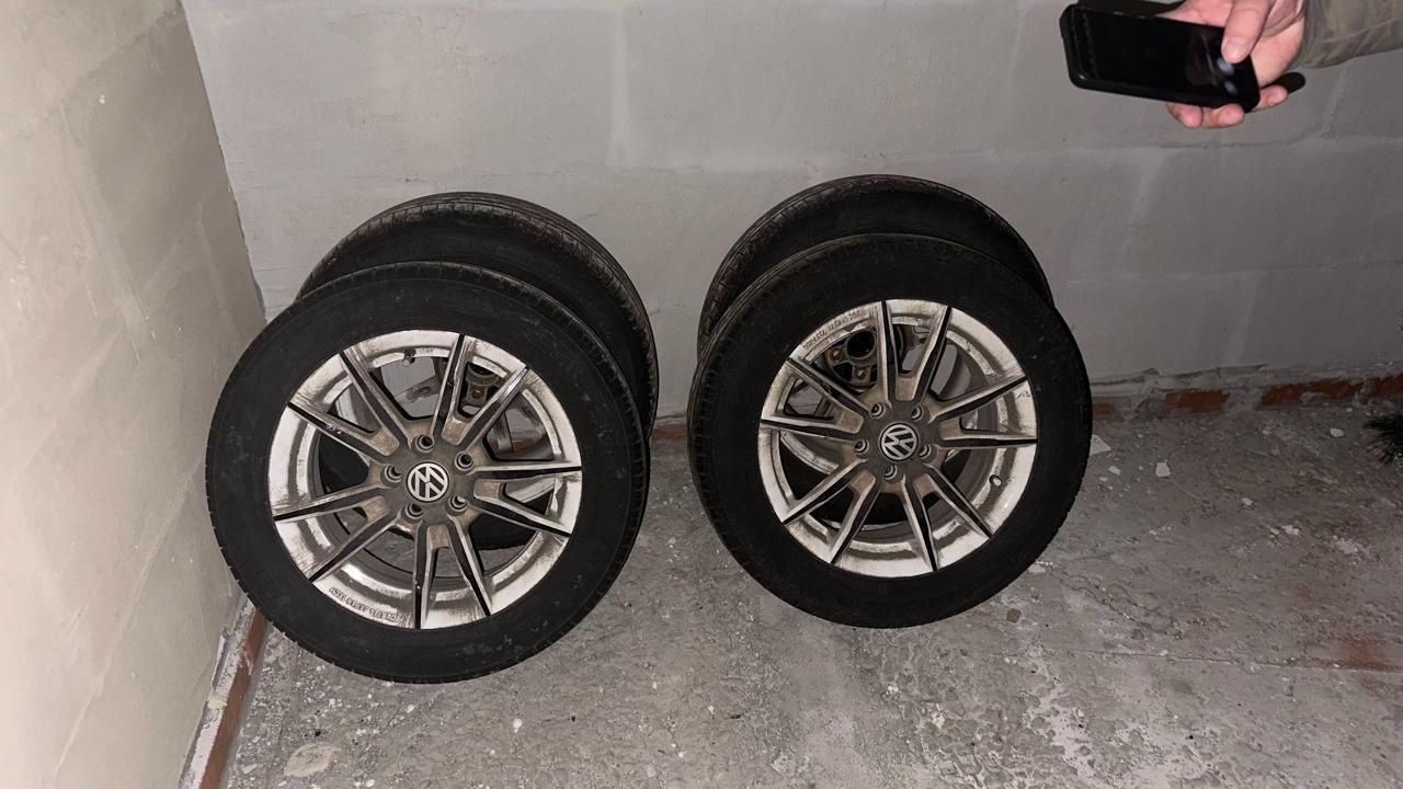 Продам резину б/у нокиан 2 месеца ездил новая диски ровные