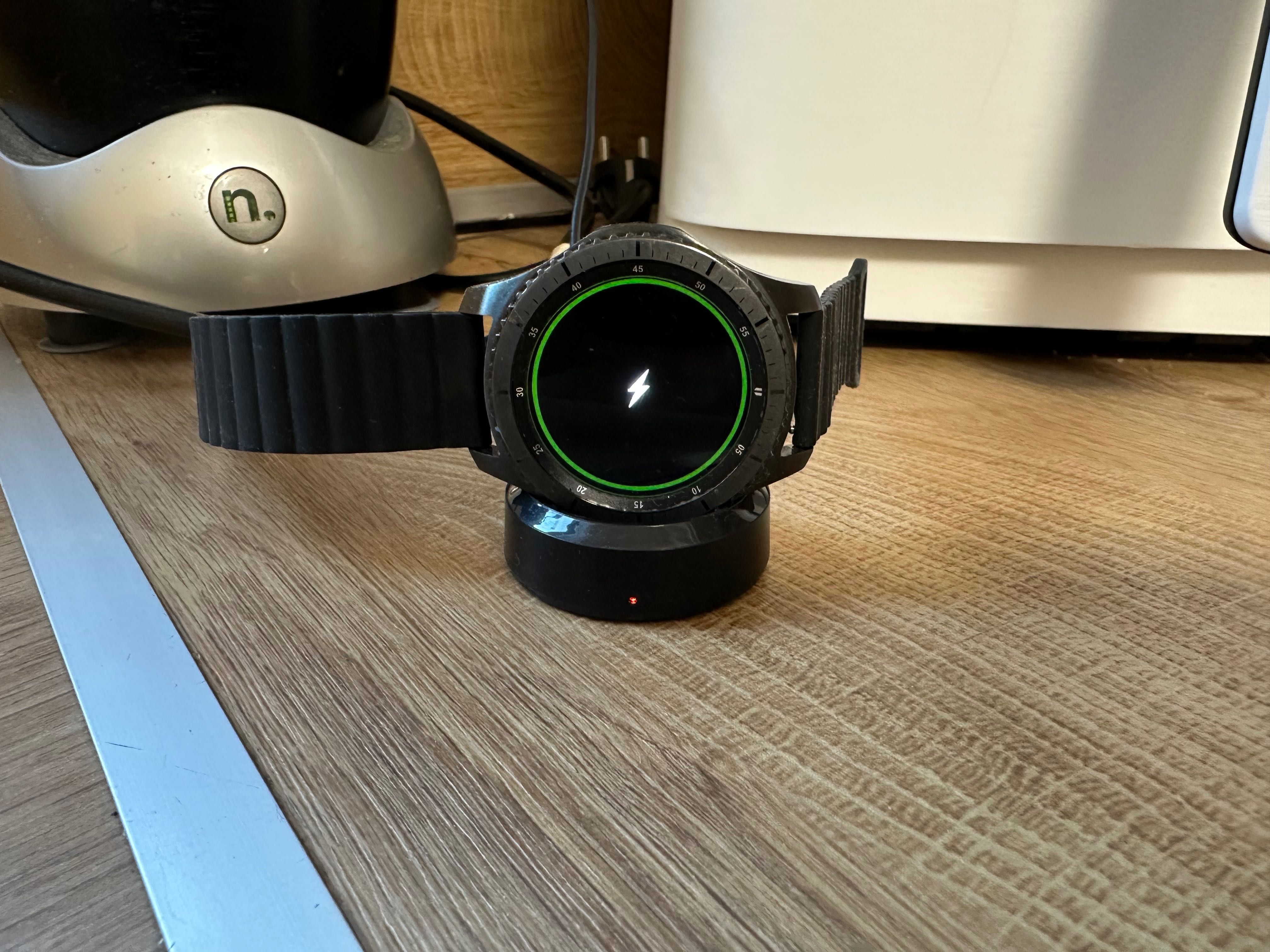 Часовник Samsung S3 Frontier