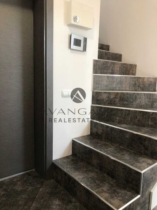 Продава се Тристаен апартамент в Пловдив, Кючук Париж - 110 кв.м за 1632 €/кв.м - Снимка #4