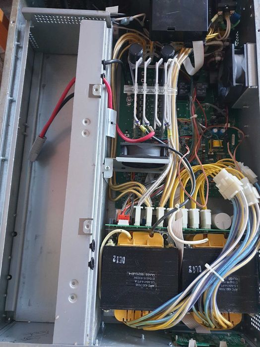 2 X APC Smart-UPS 2200VA SU2200