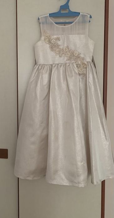 Две новые одинаковые платья на 8 и 12 лет