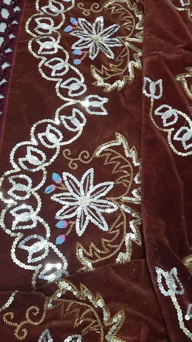 fața de masa si draperii din catifea cu paiete