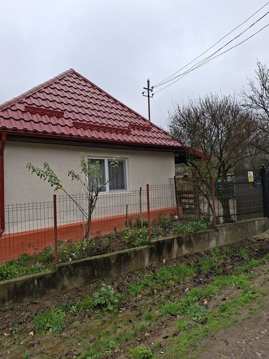 Vând casă cu teren intravilan