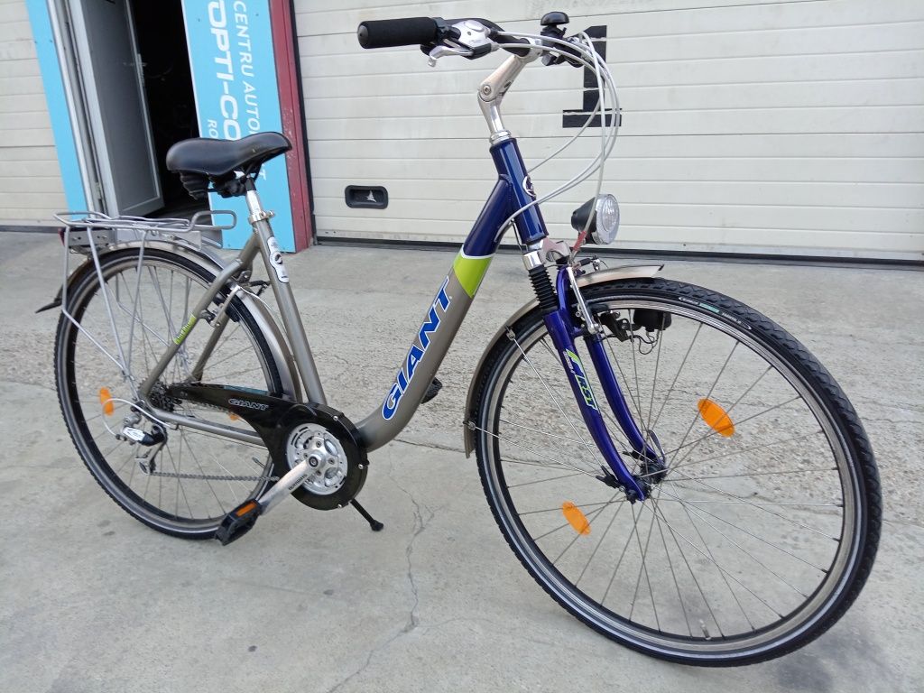 Vând bicicleta din aluminiu pentru damă