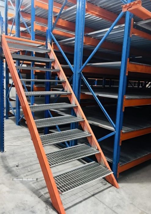 Rafturi metalice industriale pentru depozitare 565