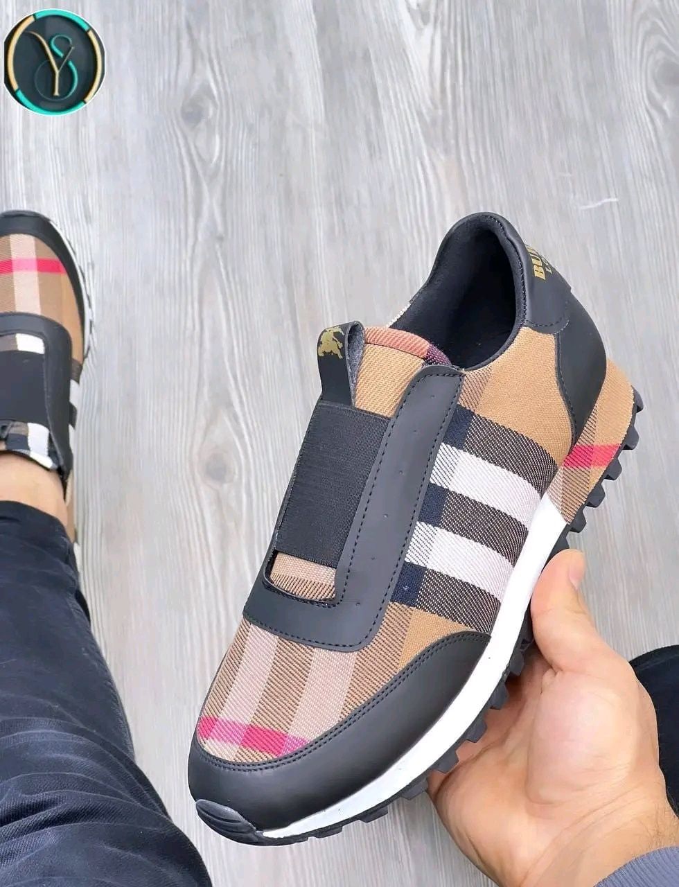 Adidasi burberry
40-44
250 lei