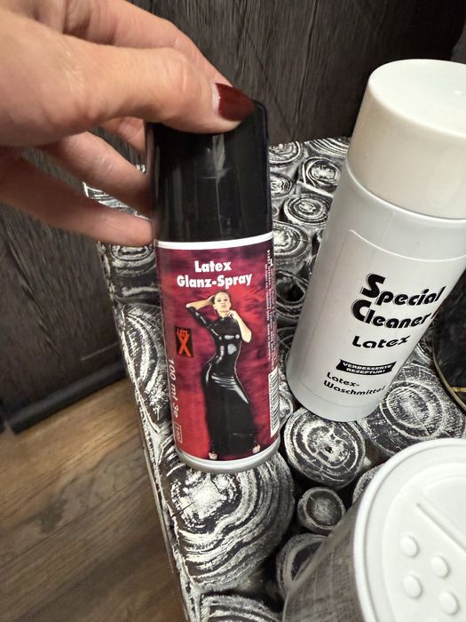 Еротичен комплект олиа и почистващи продукти