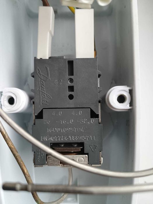 Frigider Indesit TAA5 termostat lampa iluminat gratar/rafturi/sertare