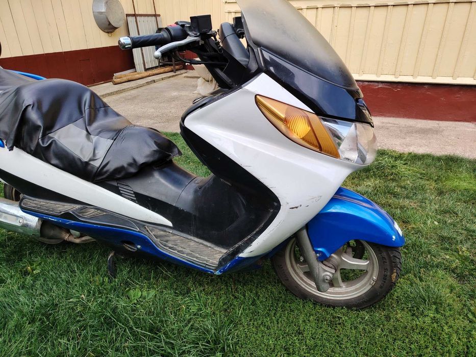 Vand scuter Suzuki Burgman