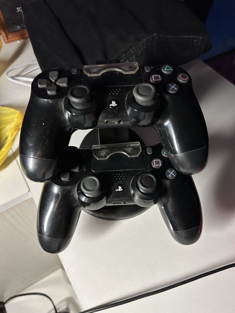 Продам PlayStation 4