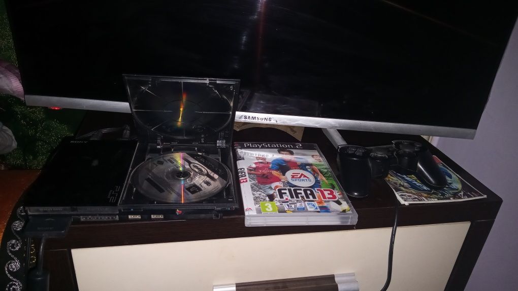 Sony Playstation 2 slim.