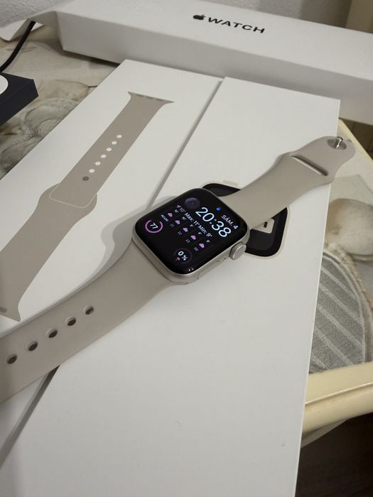 Apple Watch SE (2023) Starlight 40mm Band S/M