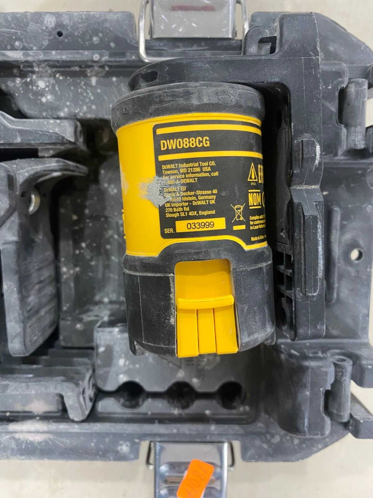 Лазерен нивел Dewalt DW088CG
