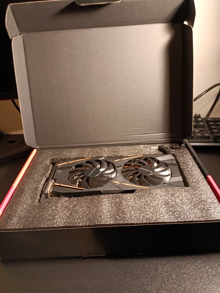 Видео карта Gigabyte Rx 580 4gb