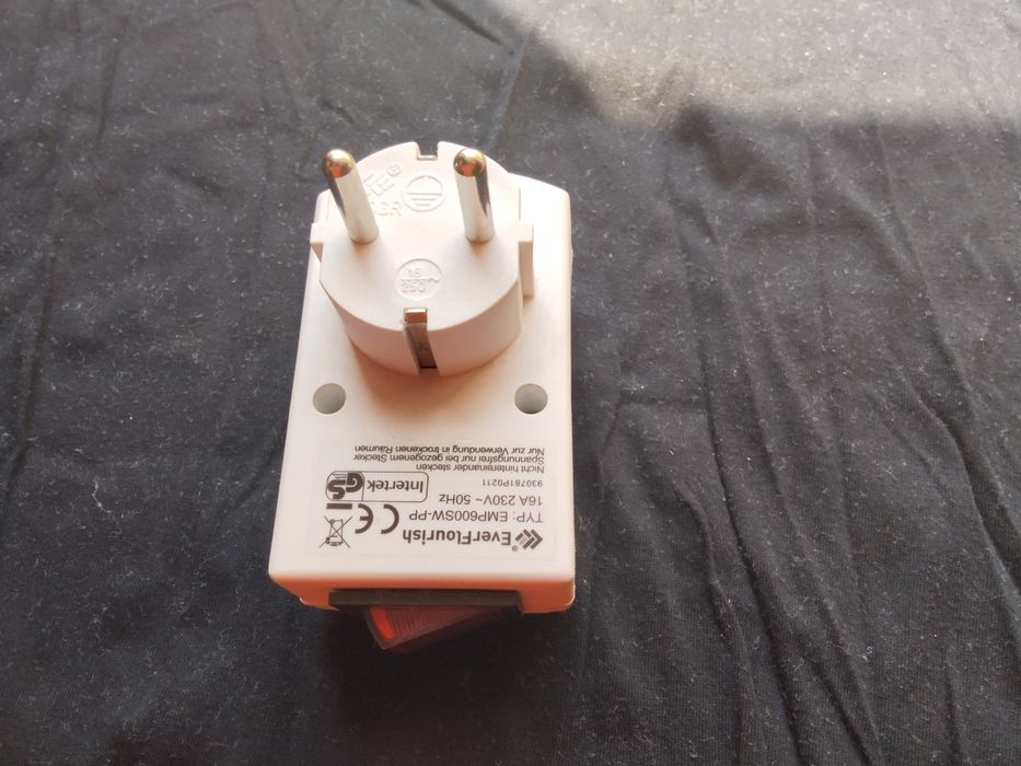 Самостоятелен контакт  с копче за прекъсване, за 220 волта