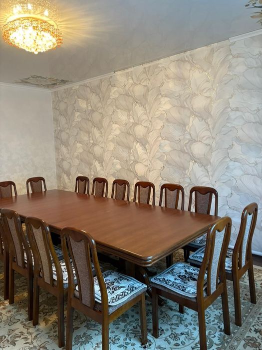 Стол со стульями