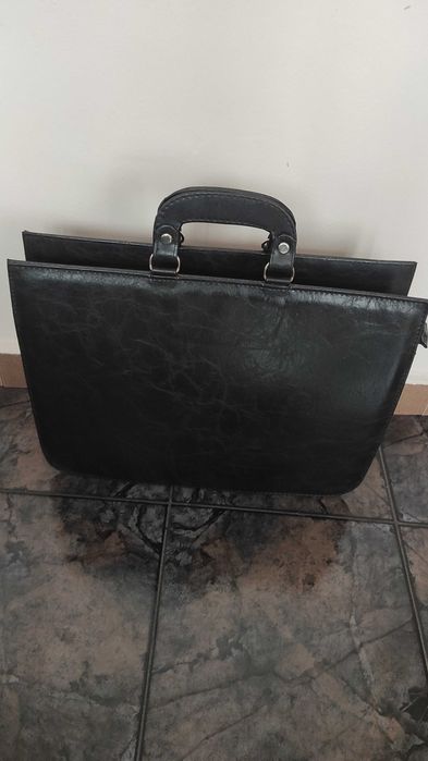 Бизнес голяма чанта, чисто нова от естествена кожа