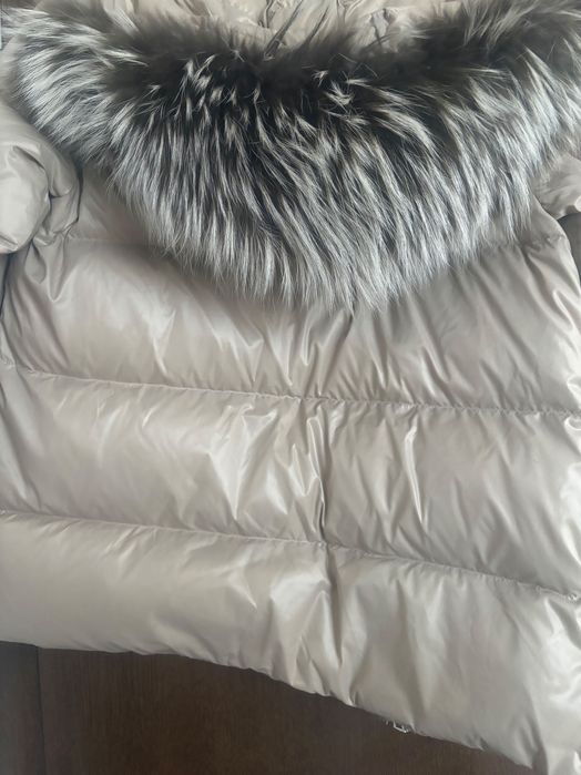 Дамско яке с лъщи пух и яка естествен косъм