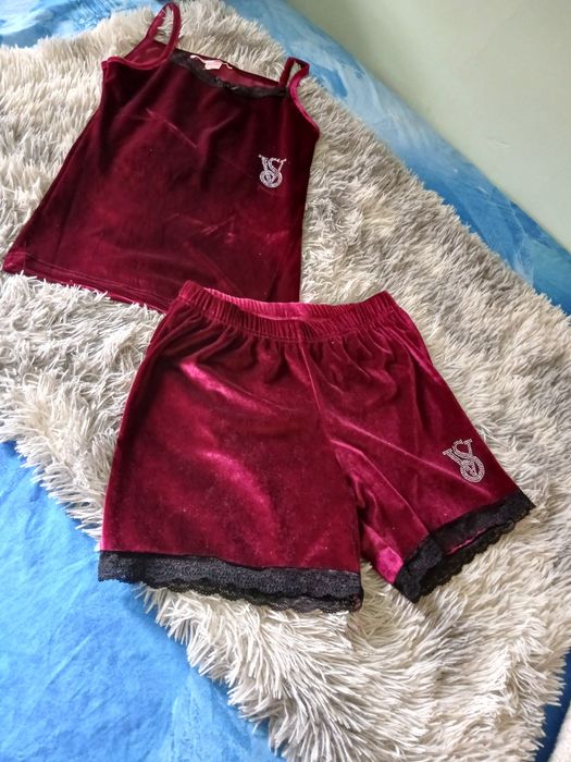 Pijama dama,catifea,noi cu eticheta,VS