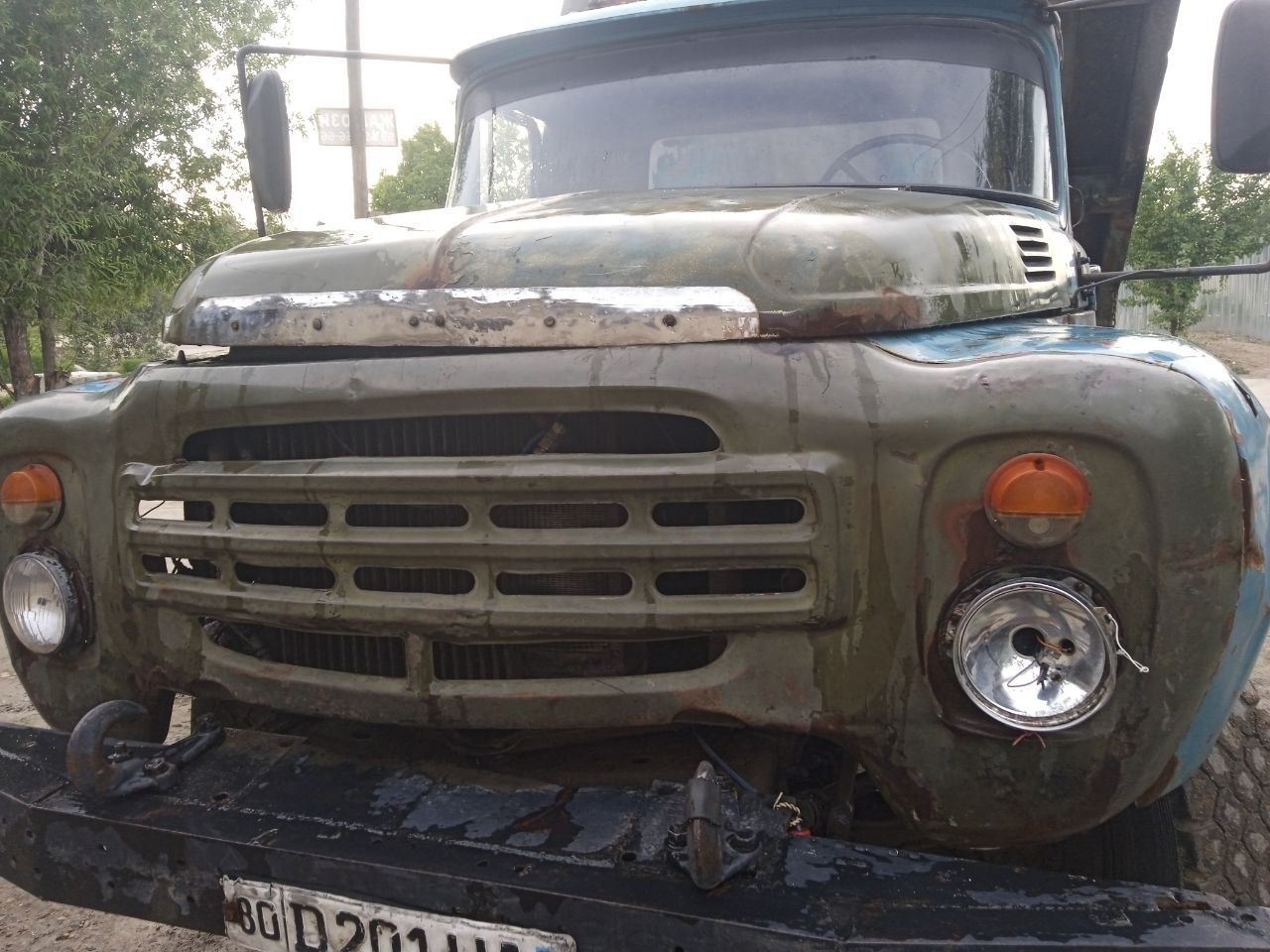 Zil 130 sotiladi.