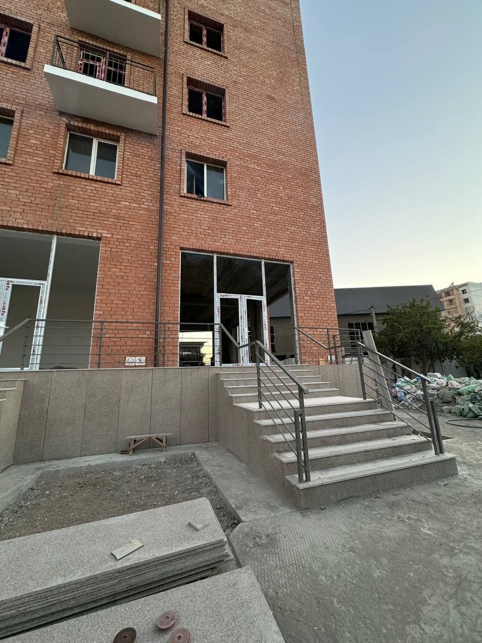 Продается нежилое помещение 120 кв.м 1 этаж первая линия Саракулька