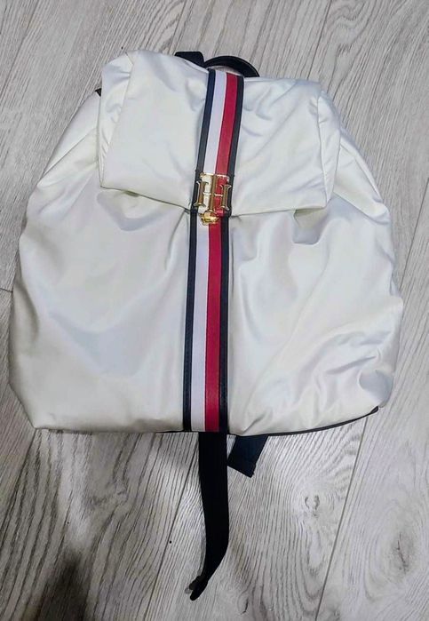 Rucsac Tommy Hilfiger, stare excelenta, aproape nou