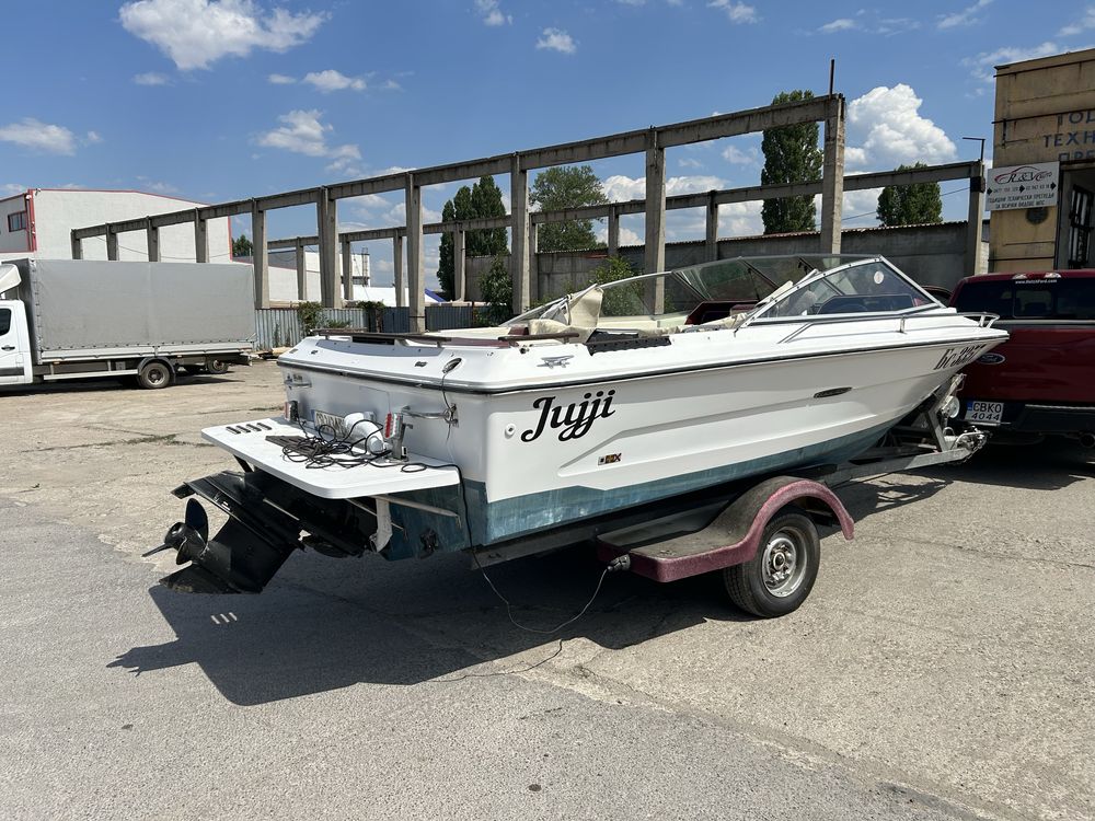 Продавам лодка SeaRay с колесар
