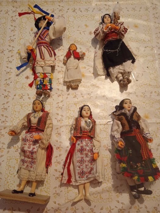 vand set papusi tradiitionale vintage Arta Crisana