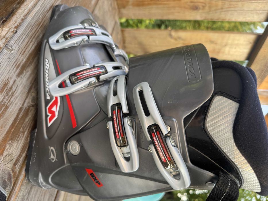 Pachet ski Fischer adult (skiuri, legaturi si bete), clapari Nordica